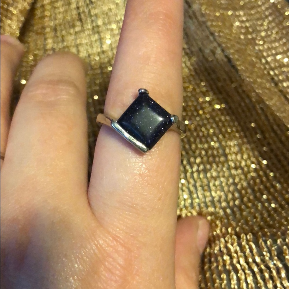Beautiful glittery stone ring. Size 10/11